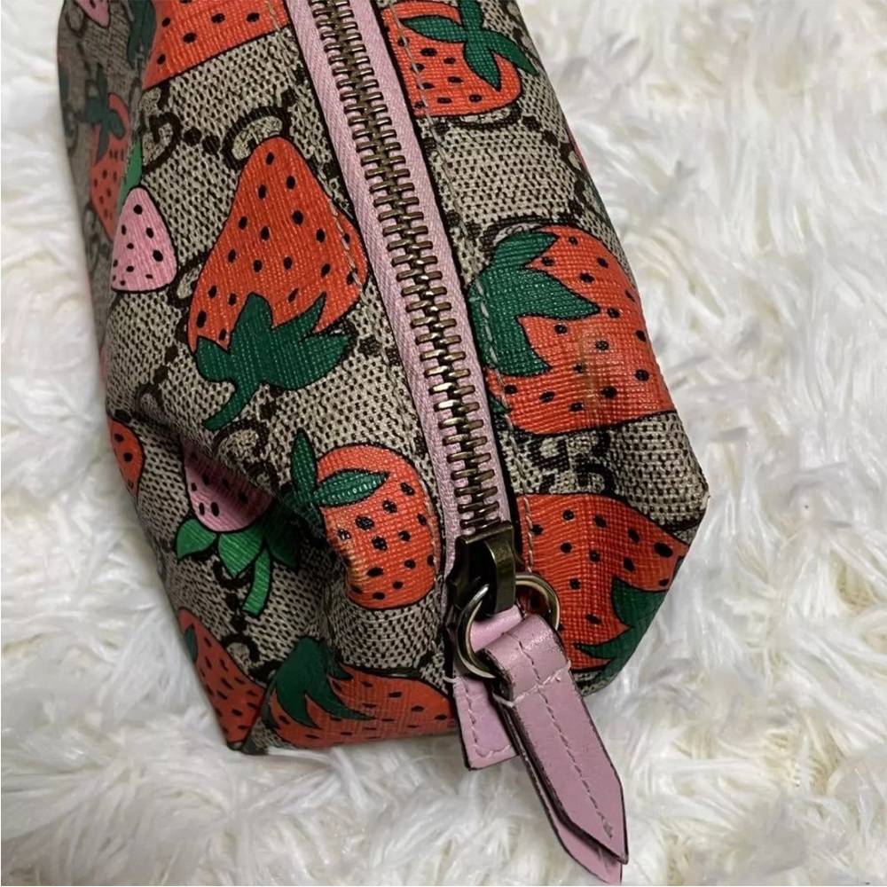 🍓GUCCI Strawberry GG Supreme Cosmetic Makeup Bag Pouch RARE - Picture 3 of 9
